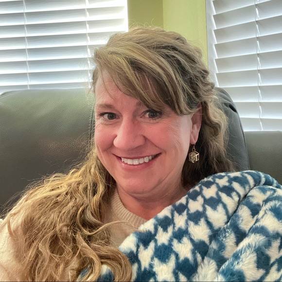 Meet your Posher, Julie - Picture 1 of 1